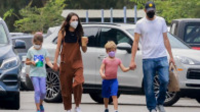 Ashton Kutcher, la o ieșire în oraș cu Mila Kunis și copiii. Foto: Profimedia Images | Poza 22 din 22