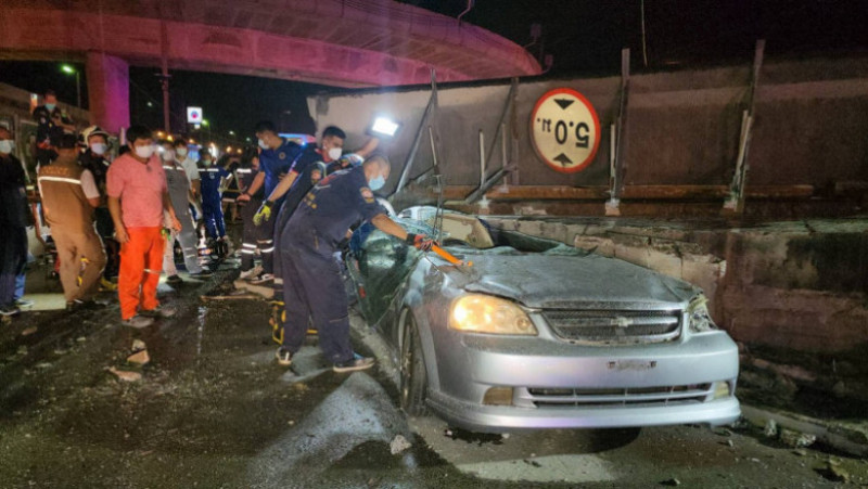 Un pod s-a prăbușit peste mașinile de pe o autostradă, în Thailanda FOTO: Profimedia Images