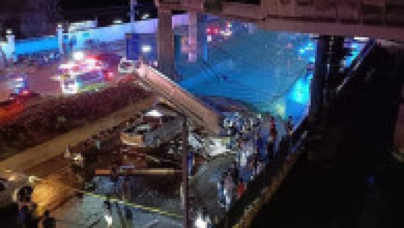 Un pod s-a prăbușit peste mașinile de pe o autostradă, în Thailanda FOTO: Profimedia Images | Poza 6 din 8