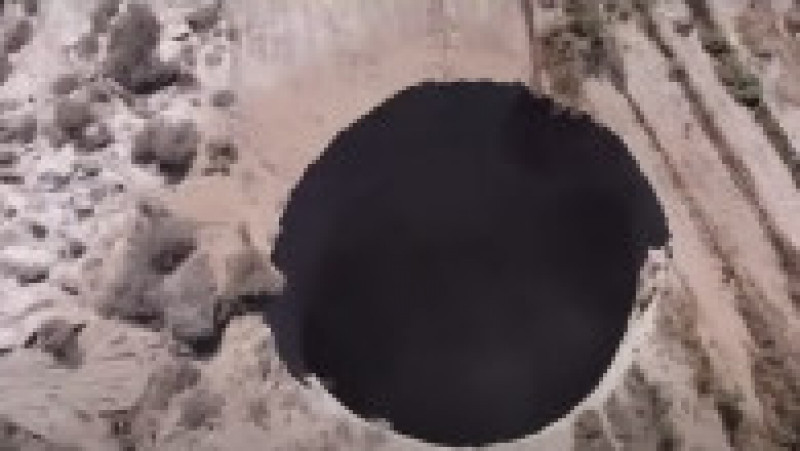 Un crater gigantic, cu diametrul de 25 de metri, apărut peste noapte în Chile FOTO: captură video CHV Noticias | Poza 2 din 10