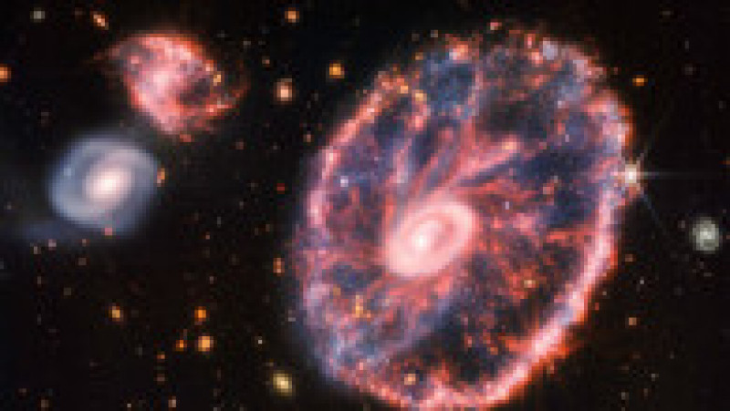 Capacitățile puternice infraroșu ale impresionantului telescop James Webb au permis fotografierea în detaliu a misterioase galaxii. Foto: NASA via Profimedia Images | Poza 1 din 4