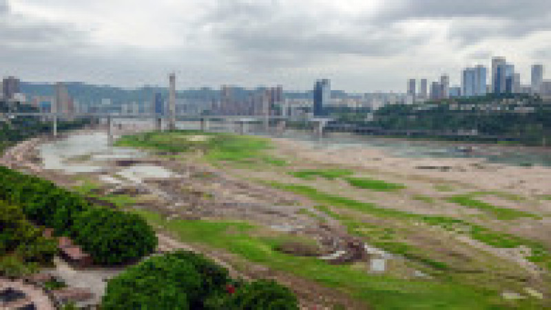 Ministerul Resurselor de Apă a anunțat miercuri că secarea bazinului râului Yangtze afectează rezervele de apă potabilă ale comunităților rurale. Foto: Profimedia Images | Poza 3 din 10