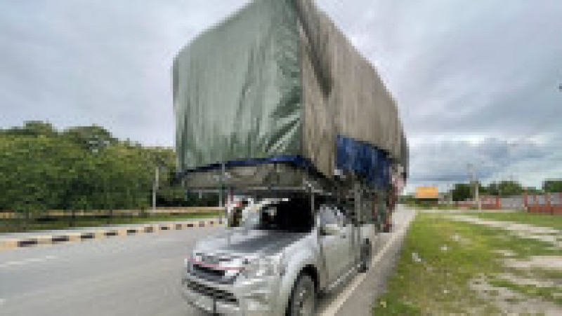Un șofer din Thailanda și-a transformat camioneta în camion printr-o improvizație. Sursa: Profimedia Images | Poza 3 din 7