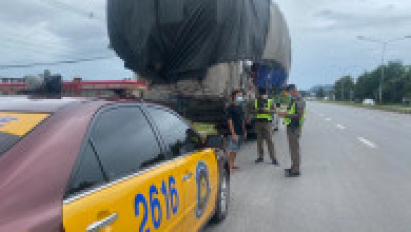 Un șofer din Thailanda și-a transformat camioneta în camion printr-o improvizație. Sursa: Profimedia Images | Poza 5 din 7