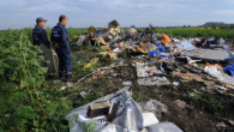 Pe 17 iulie 2014 avionul de pe zborul MH17, un Boeing 777, zbura de la Amsterdam la Kuala Lumpur atunci când, potrivit anchetatorilor, a fost lovit de o rachetă deasupra regiunii Doneţk, aflată sub controlul separatiştilor pro-ruşi. Majoritatea victimelor erau cetăţeni olandezi. Sursa foto: Profimedia Images | Poza 16 din 26