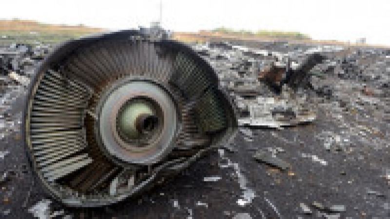 Pe 17 iulie 2014 avionul de pe zborul MH17, un Boeing 777, zbura de la Amsterdam la Kuala Lumpur atunci când, potrivit anchetatorilor, a fost lovit de o rachetă deasupra regiunii Doneţk, aflată sub controlul separatiştilor pro-ruşi. Majoritatea victimelor erau cetăţeni olandezi. Sursa foto: Profimedia Images | Poza 23 din 26