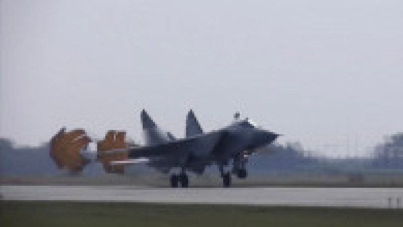 Cele 3 avioane MiG-31, echipate cu rachete hipersonice Kinjal, vor fi dislocate pe aerodromul Cikalovsk din regiunea Kaliningrad. Foto-Profimedia | Poza 3 din 7
