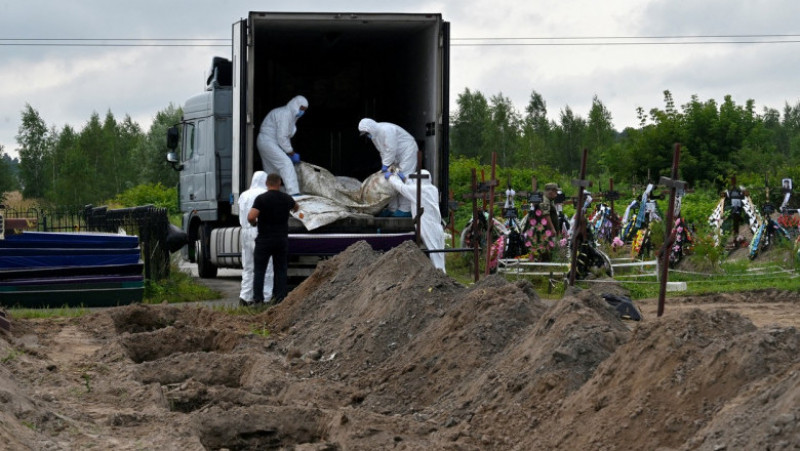 La câteva luni de la retragerea rușilor, în Bucha au început înmormântările victimelor care nu au putut fi identificate. FOTO: Profimedia Images