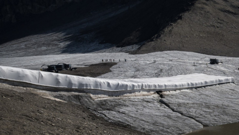 O trecătoare din Alpii elvețieni acoperită de gheaţă peste 2.000 de ani a ieşit la suprafaţă. Foto: Profimedia