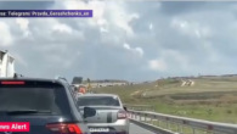 O coloană de mașini întinsă pe zeci de kilometri s-a format spre Podul Crimeea, care duce în Rusia Foto: captură video | Poza 9 din 16