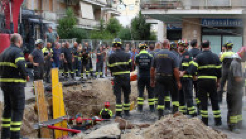 Operațiune de salvare de proporții la Roma, după ce patru hoți au fost blocați în tunelul pe care îl săpau ca să ajungă la o bancă FOTO: Profimedia Images | Poza 6 din 25