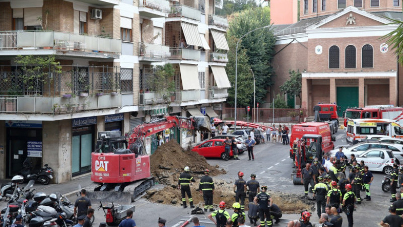 Operațiune de salvare de proporții la Roma, după ce patru hoți au fost blocați în tunelul pe care îl săpau ca să ajungă la o bancă FOTO: Profimedia Images