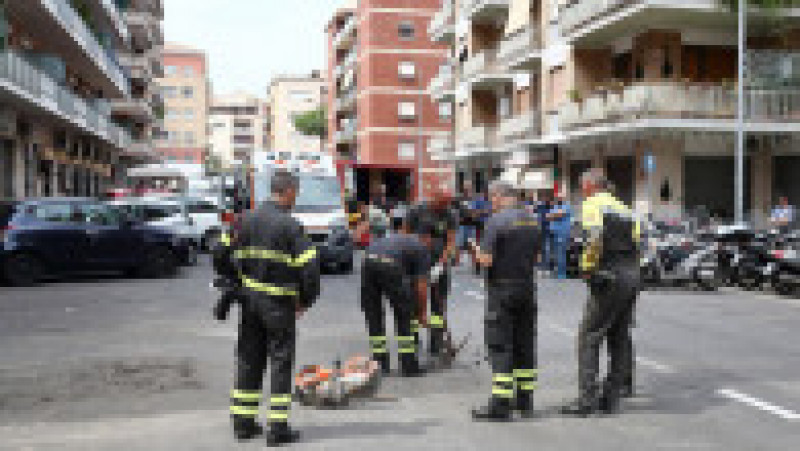 Operațiune de salvare de proporții la Roma, după ce patru hoți au fost blocați în tunelul pe care îl săpau ca să ajungă la o bancă FOTO: Profimedia Images | Poza 12 din 25