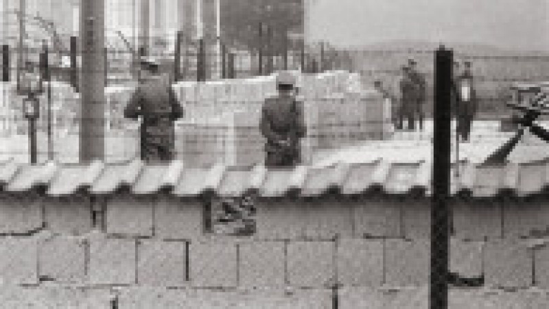 
Pe 13 august 1961 a început construcția Zidului Berlinului, care a împărțit capitala Germaniei în două vreme de zeci de ani. Sursa foto: Profimedia Images | Poza 3 din 38