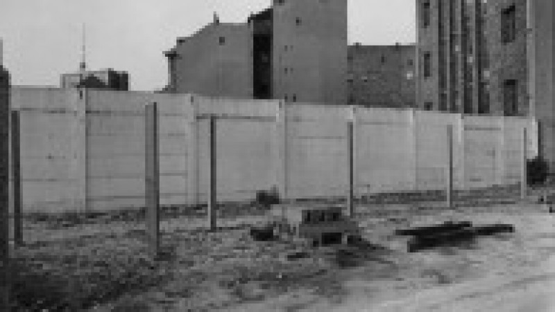 
Pe 13 august 1961 a început construcția Zidului Berlinului, care a împărțit capitala Germaniei în două vreme de zeci de ani. Sursa foto: Profimedia Images | Poza 28 din 38