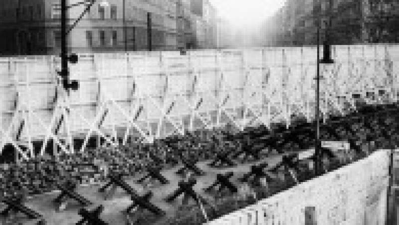 
Pe 13 august 1961 a început construcția Zidului Berlinului, care a împărțit capitala Germaniei în două vreme de zeci de ani. Sursa foto: Profimedia Images | Poza 33 din 38