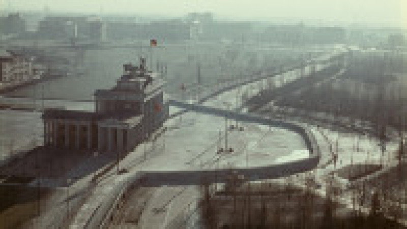 
Pe 13 august 1961 a început construcția Zidului Berlinului, care a împărțit capitala Germaniei în două vreme de zeci de ani. Sursa foto: Profimedia Images | Poza 36 din 38