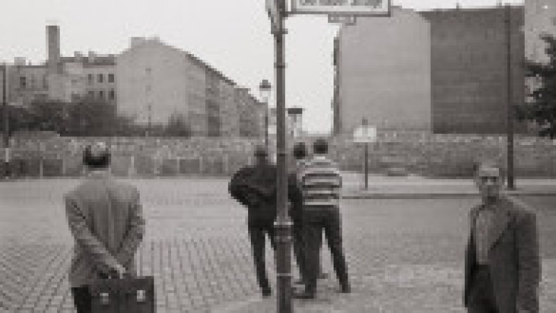 
Pe 13 august 1961 a început construcția Zidului Berlinului, care a împărțit capitala Germaniei în două vreme de zeci de ani. Sursa foto: Profimedia Images | Poza 8 din 38