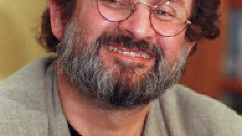 Salman Rushdie primește de peste 30 de ani amenințări cu moartea din cauza unei cărți Foto: Profimedia Images | Poza 12 din 18