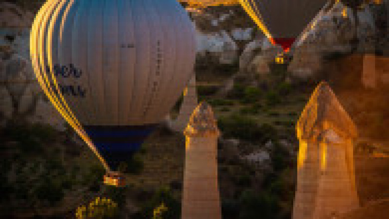 Milioane de turiști vizitează anual Cappadocia, iar zborul cu balonul este una dintre principalele atracții. Foto: Profimedia | Poza 18 din 18