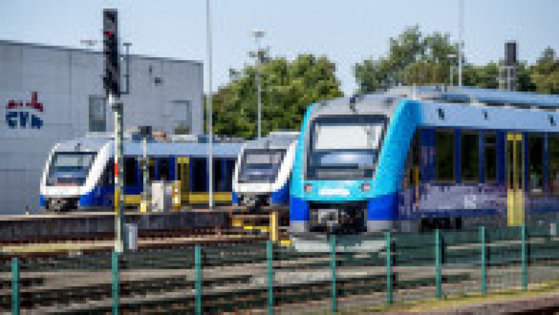 Flota de 14 trenuri circulă de acum pe linia de 100 de kilometri care leagă oraşele Cuxhaven, Bremerhaven, Bremervorde şi Buxtehude, aflat la mică distanţă de Hamburg. Foto: Profimedia Images | Poza 5 din 10