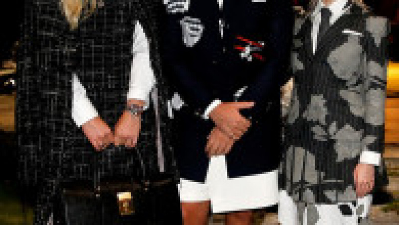 Actorul Dan Levy îmbrăcat în fustă. Foto: Getty Images | Poza 3 din 12