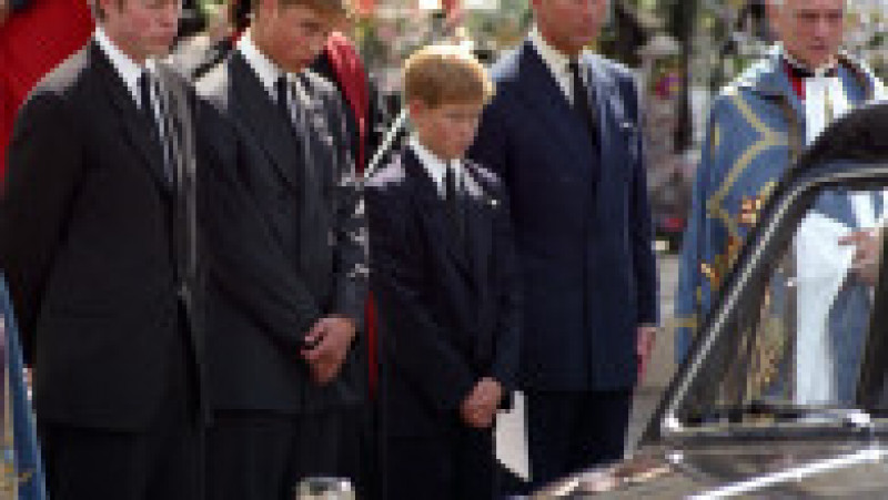 Familia Dianei, la funeraliile care au îndurerat o lume întreagă Foto: Profimedia Images | Poza 47 din 48