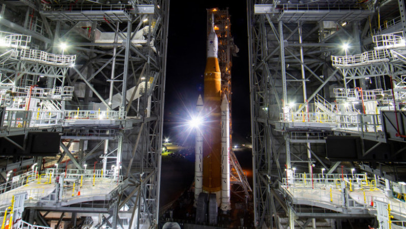 Racheta Artemis 1 pe rampa de decolare de la centrul Cape Canaveral din SUA. Foto: Profimedia Images