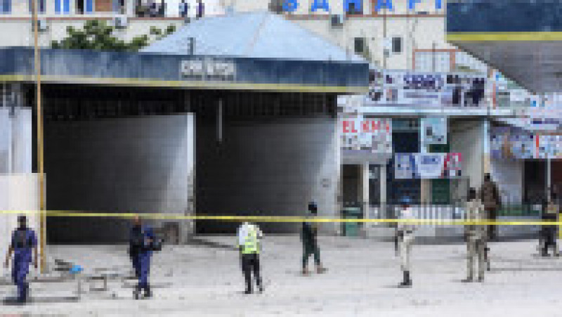 Cel puţin 13 civili au fost ucişi în confruntările dintre islamişti radicali shebab, care au atacat un hotel din Mogadiscio, şi forţele de securitate. Foto-Profimedia | Poza 5 din 7