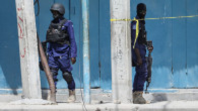 Cel puţin 13 civili au fost ucişi în confruntările dintre islamişti radicali shebab, care au atacat un hotel din Mogadiscio, şi forţele de securitate. Foto-Profimedia | Poza 1 din 7