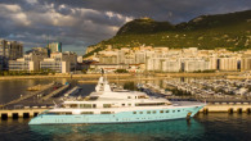 Superiahtul Axioma este ancorat din martie în portul Gibraltar Foto: Profimedia Images | Poza 1 din 10