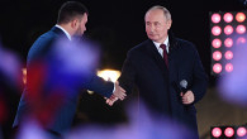 Vladimir Putin, prezent la concertul din Piața Roșie prin care rușii sărbătoresc anexarea ilegală a celor patru regiuni ucrainene. Foto: Profimedia Images | Poza 5 din 7