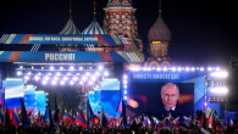 Vladimir Putin, prezent la concertul din Piața Roșie prin care rușii sărbătoresc anexarea ilegală a celor patru regiuni ucrainene. Foto: Profimedia Images | Poza 7 din 7