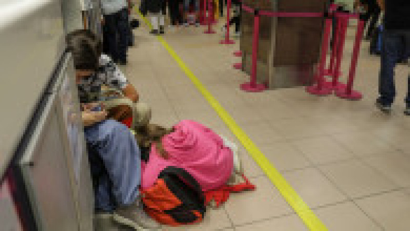 Haos pe Aeroportul Otopeni după ce Blue Air a anulat toatezborurile din România. FOTO: Inquam Photos / Octav Ganea | Poza 17 din 19