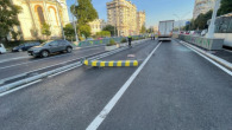 Circulația în pasajul Unirii a fost închisă, după ce TIR-ul a rupt limitatorul de înălțime. Sursă foto: imagini amator | Poza 10 din 17