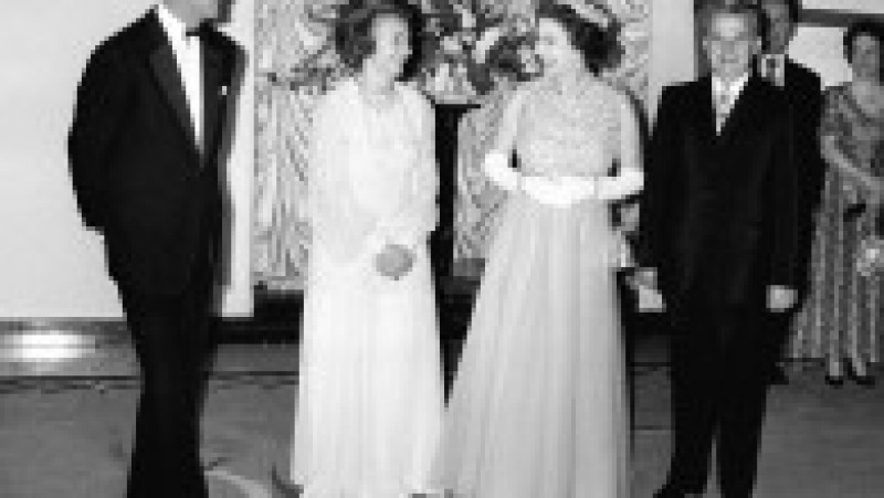 Regina Elisabeta a II-a și Prințul Philip alături de Nicolae Ceaușescu și Elena Ceaușescu la Palatul Buckhingham. 15 iunie 1978. Sursa foto: Profimedia Images | Poza 8 din 38