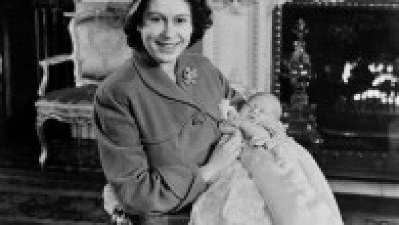 Viitoarea regina Elisabeta a II-a și Prințul Charles. 15 decembrie 1948. Sursa foto: Profimedia Images | Poza 1 din 38