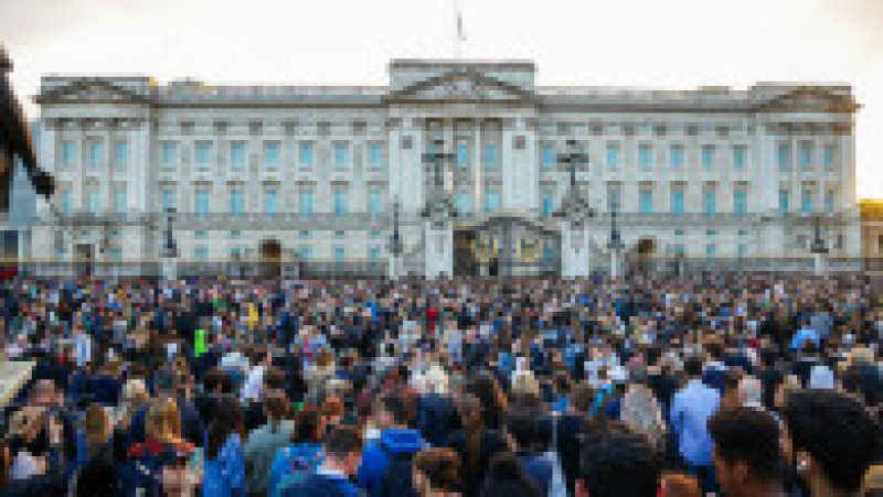 Mii de persoane s-au adunat în fața Palatului Buckingham din Londra. Foto: Profimedia | Poza 9 din 16