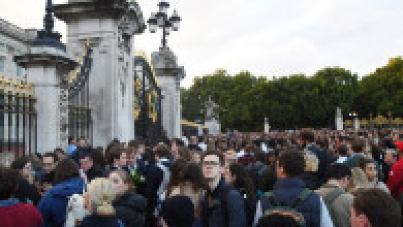 Mii de persoane s-au adunat în fața Palatului Buckingham din Londra. Foto: Profimedia | Poza 8 din 16