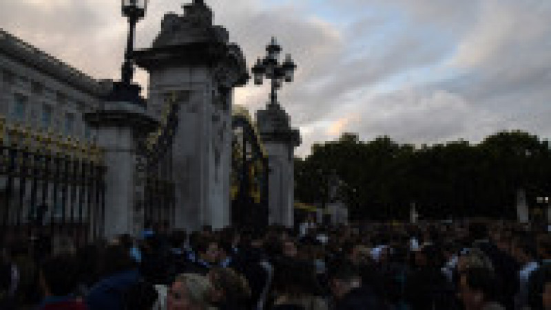 Mii de persoane s-au adunat în fața Palatului Buckingham din Londra. Foto: Profimedia | Poza 46 din 81