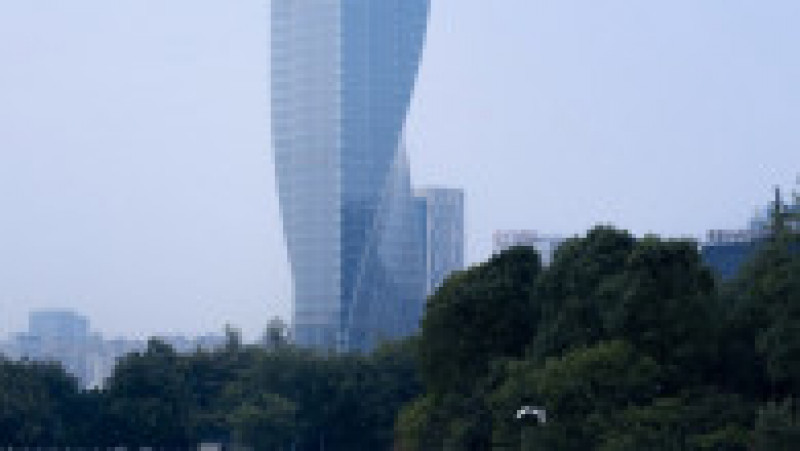 Un zgârie-nori finalizat recent în China este mai răsucită clădire din lume. Sursa foto: Profimedia Images | Poza 11 din 13