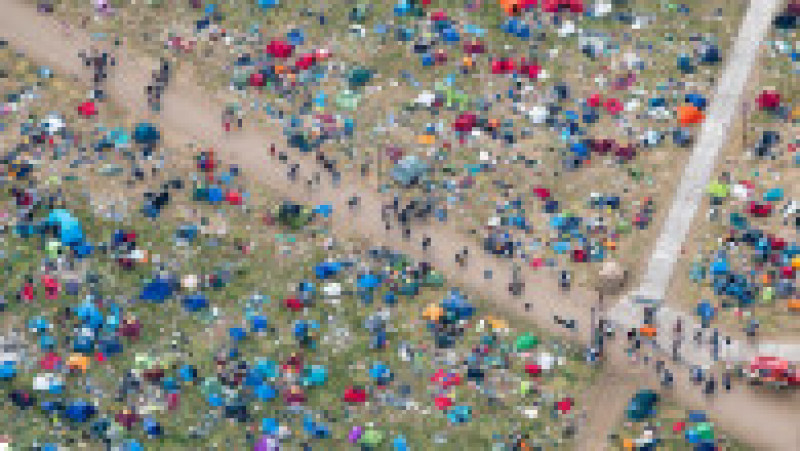Imagini surprinse din dronă cu dezastrul lăsat în urmă de spectatori la Festivalul Reading din Anglia FOTO: Profimedia Images | Poza 12 din 33