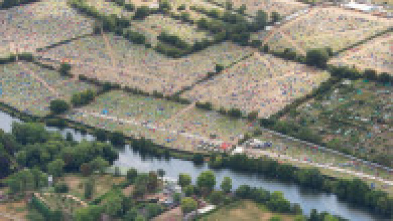 Imagini surprinse din dronă cu dezastrul lăsat în urmă de spectatori la Festivalul Reading din Anglia FOTO: Profimedia Images | Poza 9 din 33