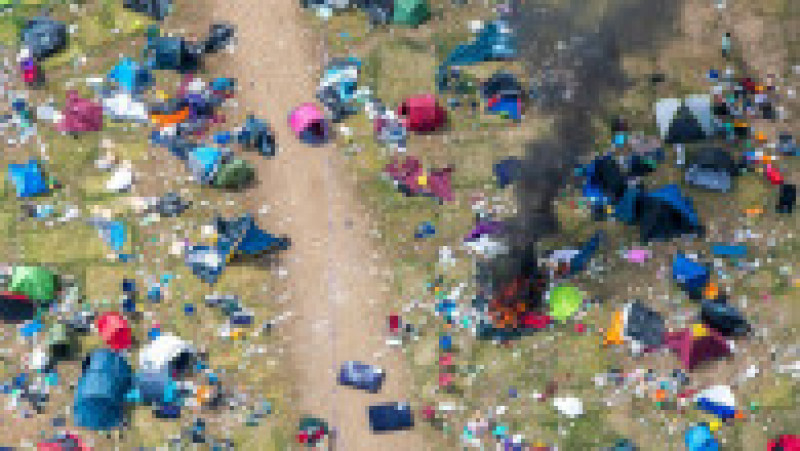 Imagini surprinse din dronă cu dezastrul lăsat în urmă de spectatori la Festivalul Reading din Anglia FOTO: Profimedia Images | Poza 10 din 33