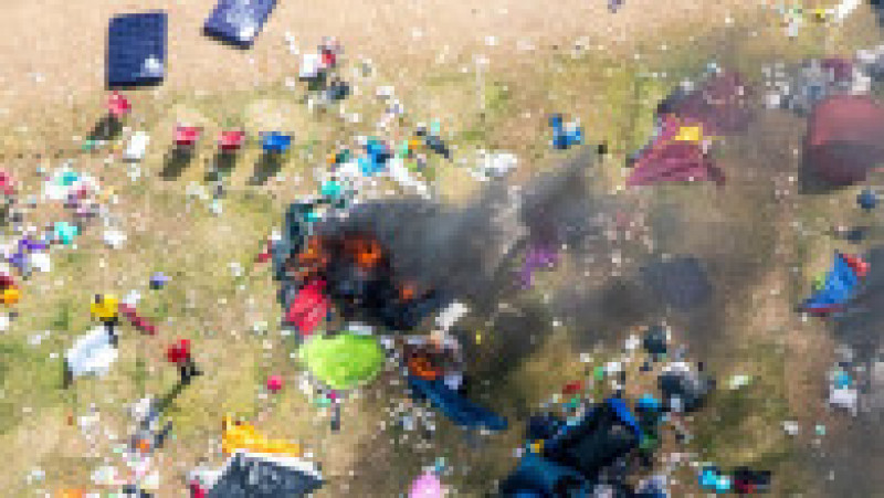 Imagini surprinse din dronă cu dezastrul lăsat în urmă de spectatori la Festivalul Reading din Anglia FOTO: Profimedia Images | Poza 21 din 33