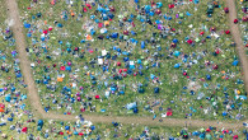 Imagini surprinse din dronă cu dezastrul lăsat în urmă de spectatori la Festivalul Reading din Anglia FOTO: Profimedia Images | Poza 15 din 33