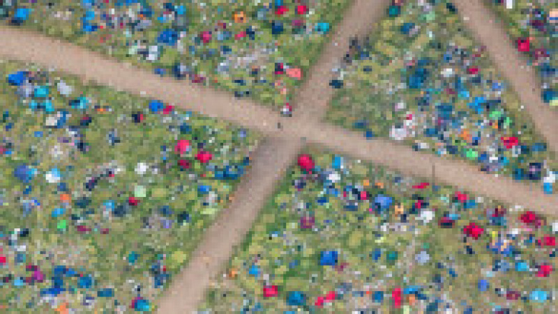 Imagini surprinse din dronă cu dezastrul lăsat în urmă de spectatori la Festivalul Reading din Anglia FOTO: Profimedia Images | Poza 30 din 33