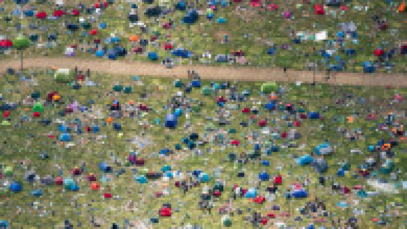 Imagini surprinse din dronă cu dezastrul lăsat în urmă de spectatori la Festivalul Reading din Anglia FOTO: Profimedia Images | Poza 29 din 33