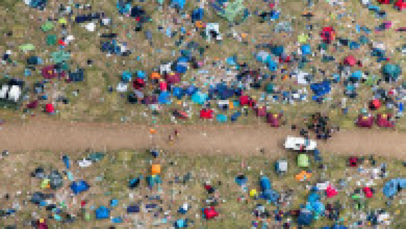 Imagini surprinse din dronă cu dezastrul lăsat în urmă de spectatori la Festivalul Reading din Anglia FOTO: Profimedia Images | Poza 23 din 33