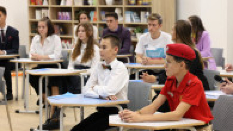 Vladimir Putin îi învață pe copii că Ucraina nu există ca stat. Foto: kremlin.ru | Poza 7 din 9